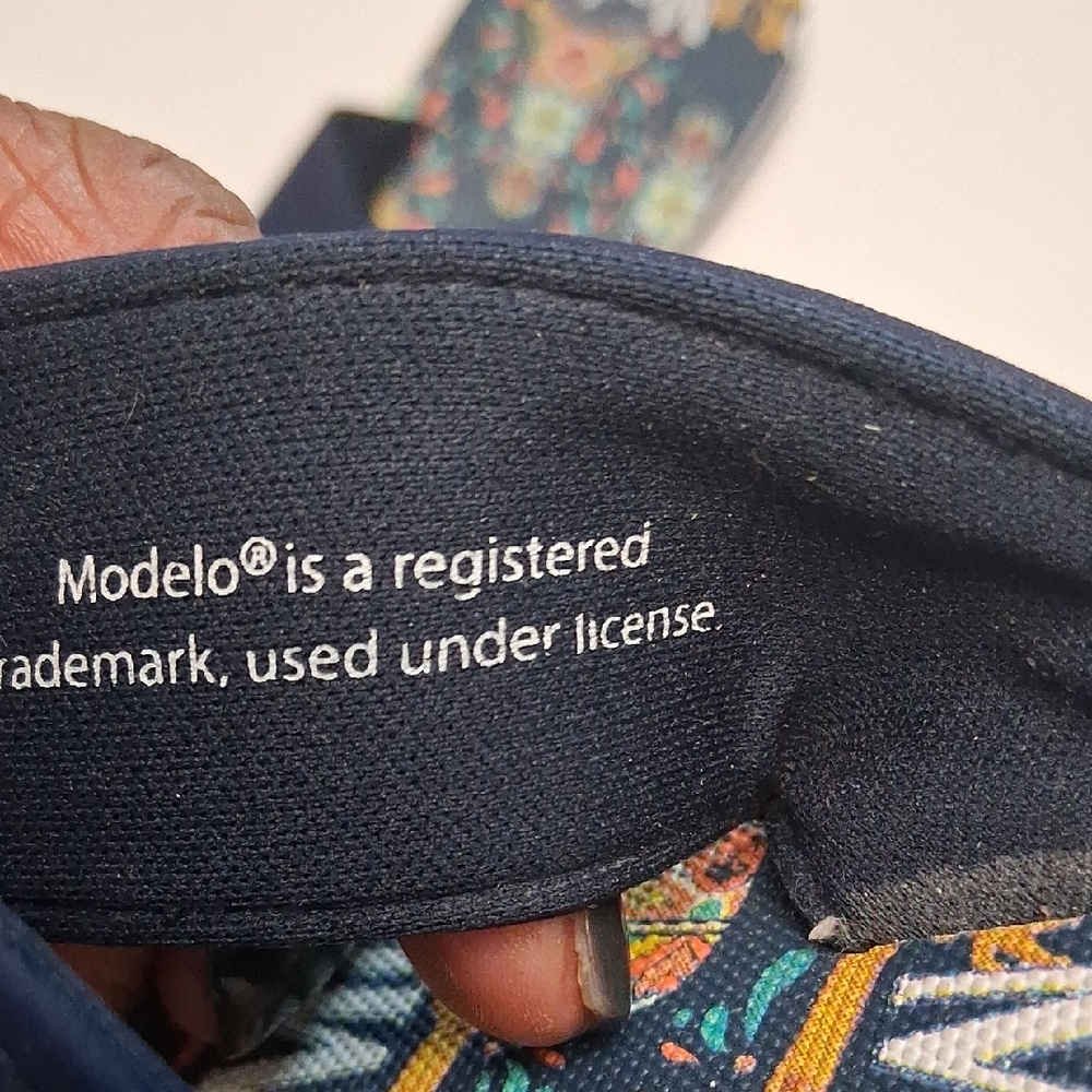 ModelCo Colorful Patterned Flip Flops - Picture 3 of 4